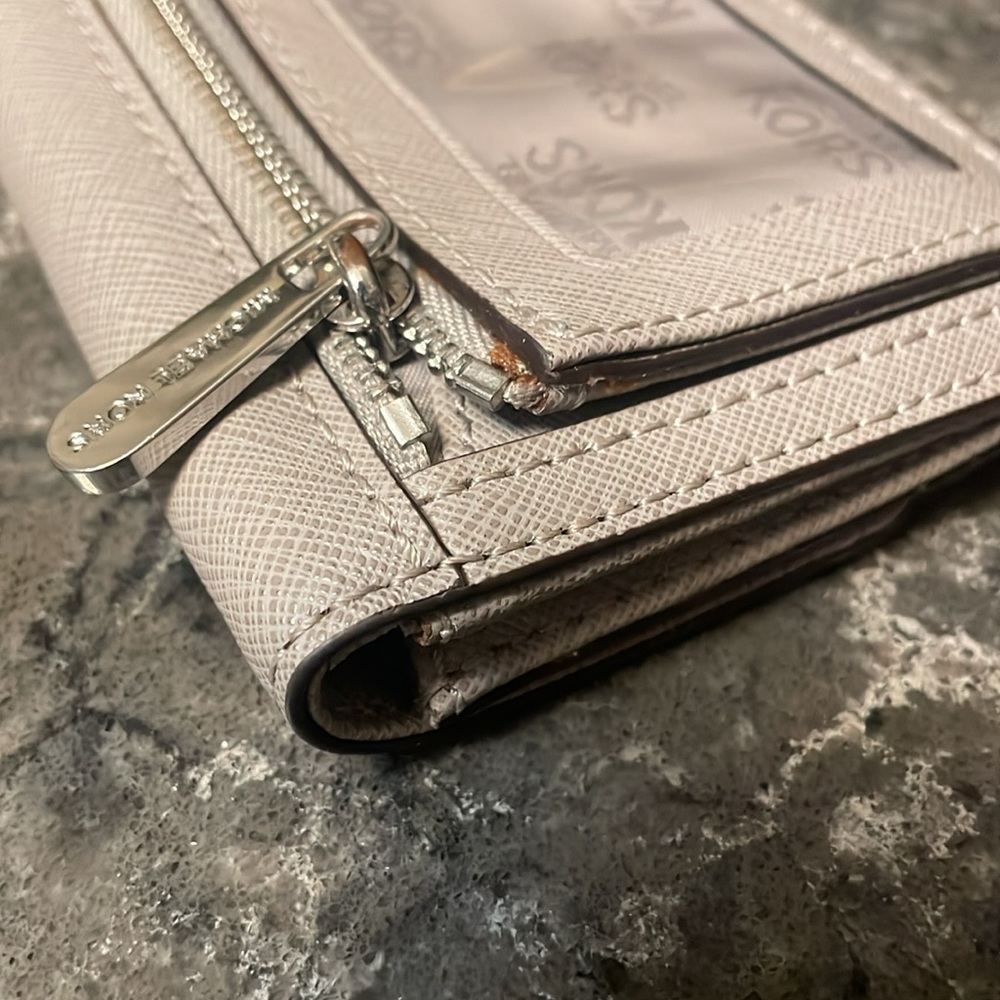 * Michael Kors Compact Wallet - Picture 9 of 13